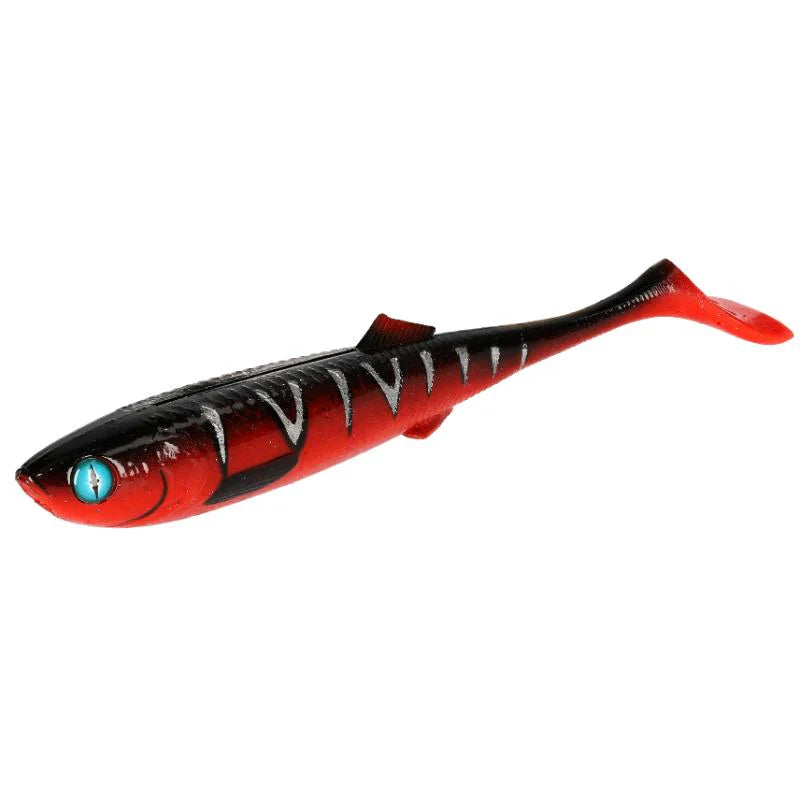 Amostra de vinil tipo shad Mikado Sicario 8,5cm na cor Red Tiger, com um padrão vibrante de riscas estilo tigre em tons de vermelho e fundo contrastante, ideal para atrair percas e lúcio-percas em condições de menor visibilidade.