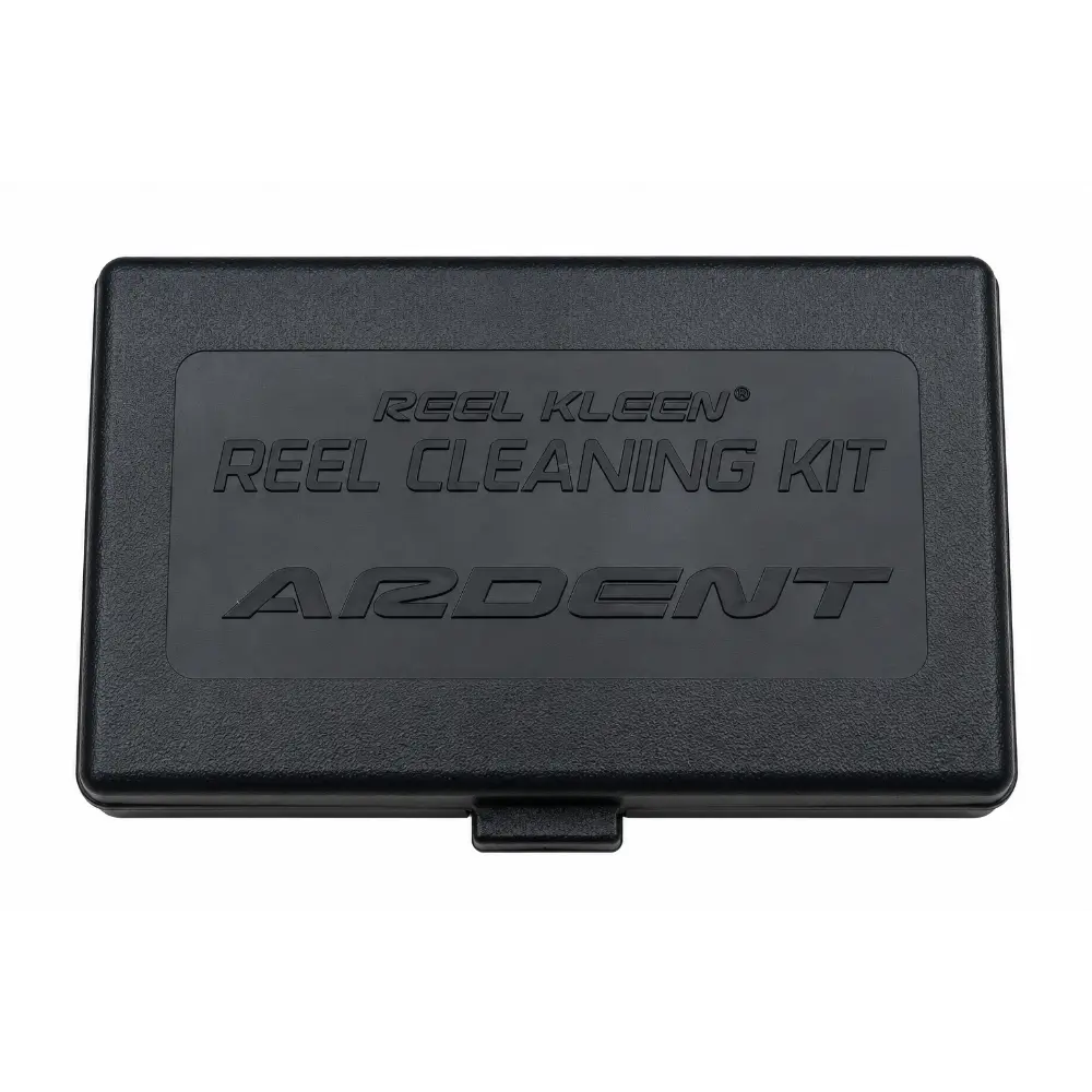 Estojo preto fechado do kit de limpeza e manutenção de carretos Ardent Reel Kleen 9640-995, com logótipo Ardent e inscrição Reel Cleaning Kit em relevo.