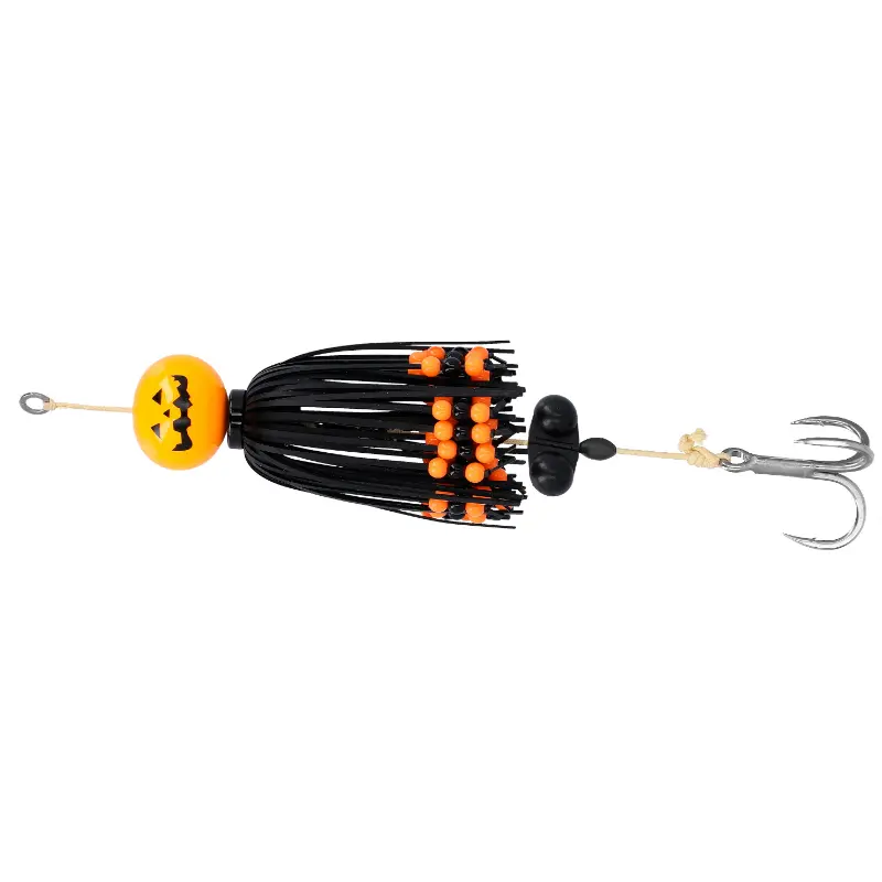 Amostra CAT TERRITORY BOGEY 140G de 140g na cor Pumpkin (laranja), desenhada para pesca de siluro e grandes predadores. Inclui cabeça clássica com design de abóbora de Halloween laranja, saia de silicone preta com missangas laranja e pretas, chocalho e anzol triplo reforçado, isolada sobre fundo branco.