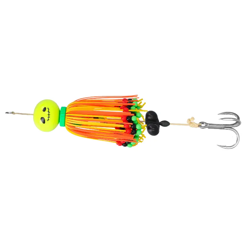 Amostra CAT TERRITORY BOGEY 140G de 140g na cor Rainbow, desenhada para pesca de siluro e grandes predadores. Inclui cabeça com design de abóbora verde-lima, saia de silicone multicolorida com missangas, chocalho e anzol triplo reforçado, isolada sobre fundo branco.