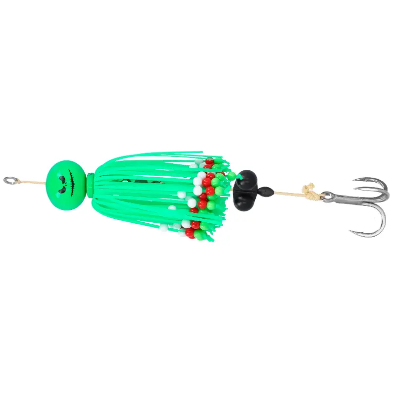 Amostra CAT TERRITORY BOGEY 140G de 140g na cor Teddy (verde), desenhada para pesca de siluro e grandes predadores. Inclui cabeça com design de abóbora verde, saia de silicone verde com missangas coloridas, chocalho e anzol triplo reforçado, isolada sobre fundo branco.