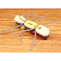 Mosca artificial Chernobyl Hopper de espuma EVA com pernas de borracha e alta visibilidade para pesca de salmonídeos, vista de cima